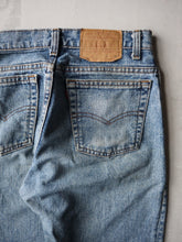 Load image into Gallery viewer, 1990&#39;s Levi&#39;s 550 Made in USA Jeans - 30&quot;
