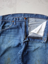 Load image into Gallery viewer, Well Worn Wrangler Jeans - 33&quot;
