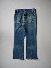 Load image into Gallery viewer, 1970&#39;s Levi&#39;s 517 Orange Tab Bootcut Jeans - 32&quot;
