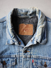 Load image into Gallery viewer, 1990&#39;s Thrashed Levi&#39;s Blanket Lined Denim Jacket - XL
