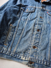 Load image into Gallery viewer, 1990&#39;s Made in USA Levi&#39;s Blanket Lined Denim Jacket - L
