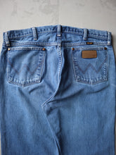 Load image into Gallery viewer, Faded Wrangler Jeans - 36&quot;
