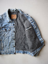 Load image into Gallery viewer, 1990&#39;s Thrashed Levi&#39;s Blanket Lined Denim Jacket - XL
