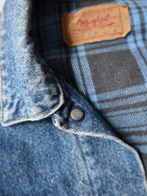 Load image into Gallery viewer, 1980&#39;s Levi&#39;s Made in USA Flannel Lined Denim Jacket - M
