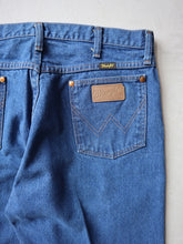 Load image into Gallery viewer, Made in USA Wrangler Jeans - 36&quot;
