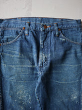 Load image into Gallery viewer, Thrashed Wrangler Jeans - 29&quot;
