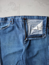 Load image into Gallery viewer, Wrangler Jeans - 36&quot;
