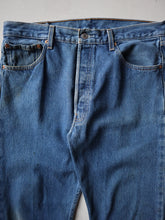 Load image into Gallery viewer, Levi&#39;s 501 Jeans - 34&quot;
