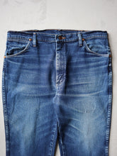 Load image into Gallery viewer, Dark Faded Wrangler Jeans - 36&quot;
