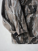 Load image into Gallery viewer, 1970&#39;s Ranger Lightweight Vertical Tiger Stripe Hunting Jacket - XL
