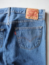 Load image into Gallery viewer, Levi&#39;s 501 Jeans - 34&quot;
