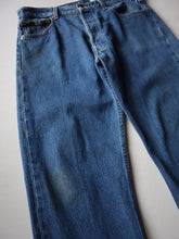 Load image into Gallery viewer, Levi&#39;s 501 Jeans - 34&quot;
