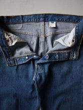 Load image into Gallery viewer, Levi&#39;s 501 Jeans - 34&quot;
