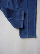 Load image into Gallery viewer, Made in USA Wrangler Jeans - 36&quot;
