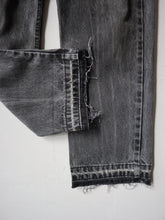 Load image into Gallery viewer, 1990&#39;s Levi&#39;s Made in USA Faded 555 Jeans - 32&quot;
