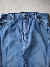 Load image into Gallery viewer, Faded Wrangler Jeans - 36&quot;
