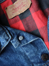 Load image into Gallery viewer, 1980&#39;s Levi&#39;s Made in USA Flannel Lined Denim Jacket - L
