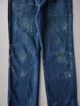 Load image into Gallery viewer, Thrashed Wrangler Jeans - 29&quot;
