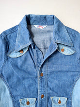 Load image into Gallery viewer, 1970&#39;s Two Tone Wrangler Denim Jacket - M
